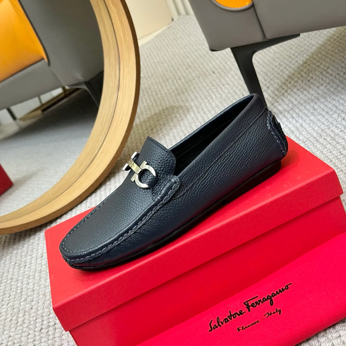 Men's men's shoes 💰420 (Yangli) Ferragamo 〰Ferragamo 2⃣️0⃣️2⃣️5️⃣ New series 👊🏻 Upper 🇮🇹 Italian imported calfskin, original outsole molding. Water-dyed sheepskin lining. The identity of every successful man is set off, and the upper and lower shoes are elegant and stable🚶🏻🚶🏻The high-end custom counter original replica is an eternal classic🔍️Number of codes: 38-46 with counter packaging